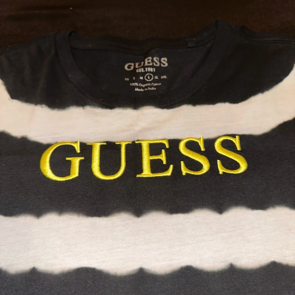 GUESS TEE SHIRT - Picture 2 of 4